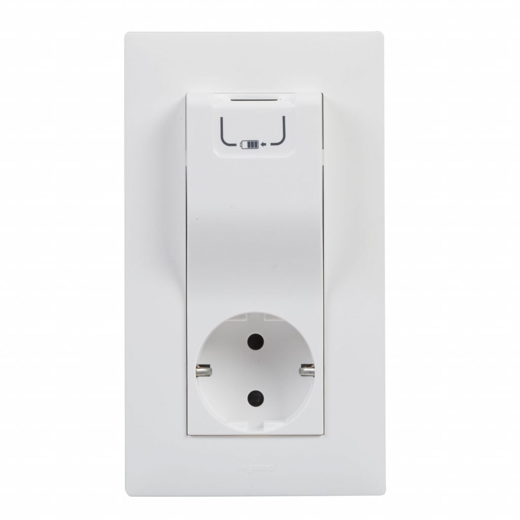 LEGRAND - Tomada Combinada 2P+T Com USB Niloé Step